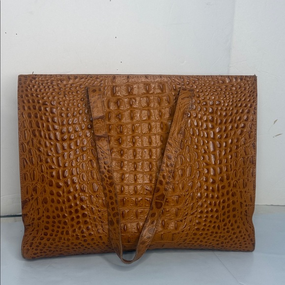 Elegant Brown Crocodile-Embossed Tote Bag - Picture 3 of 9